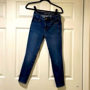 Set of 2 pairs of AE Dream Jeans Size 4 short